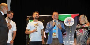 Umberto Fornito premia la famiglia Folliero IMG_9375