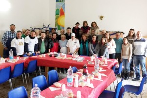 Don Luigi e Parziale con i partecipanti al pranzo IMG_4579