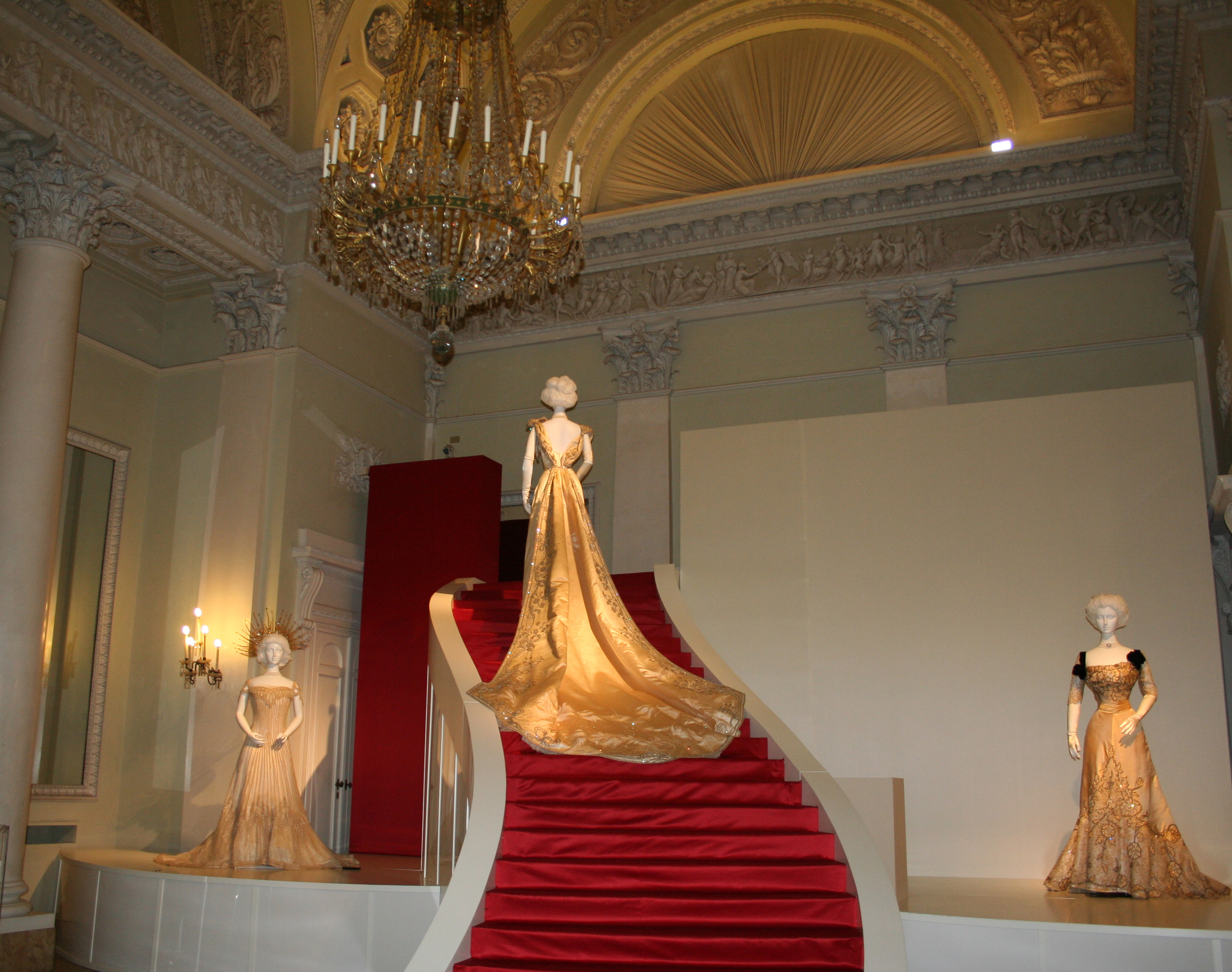  Il manto di corte di Donna Franca Florio in mostra alla Galleria del Costume