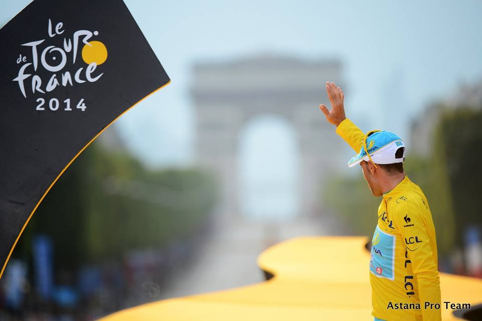  Nibali trionfa al Tour de France, cominciano i festeggiamenti – FOTO