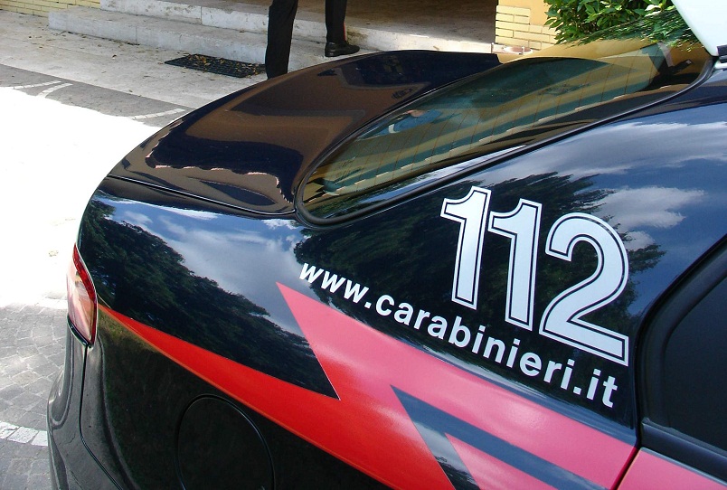  Quarto: carabinieri sorprendono 23enne mentre ruba dal deposito di un supermercato: arrestato