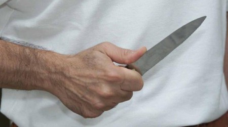  Napoli, minacce di morte a convivente brandendo un coltello: un arresto in via Manzoni