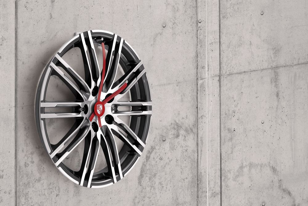 Design: i cerchioni della Porsche 911 turbo diventano un orologio da muro