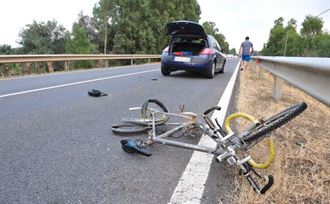  Sardegna, ciclista travolto e ucciso da un’auto tra San Giovanni Suergiu e Giba