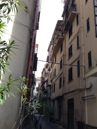  Napoli, cerca di corrompere carabinieri: 36enne arrestato alla Duchesca