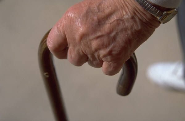  Sant’Antimo, truffa di 200mila euro ad anziano disabile: due arresti
