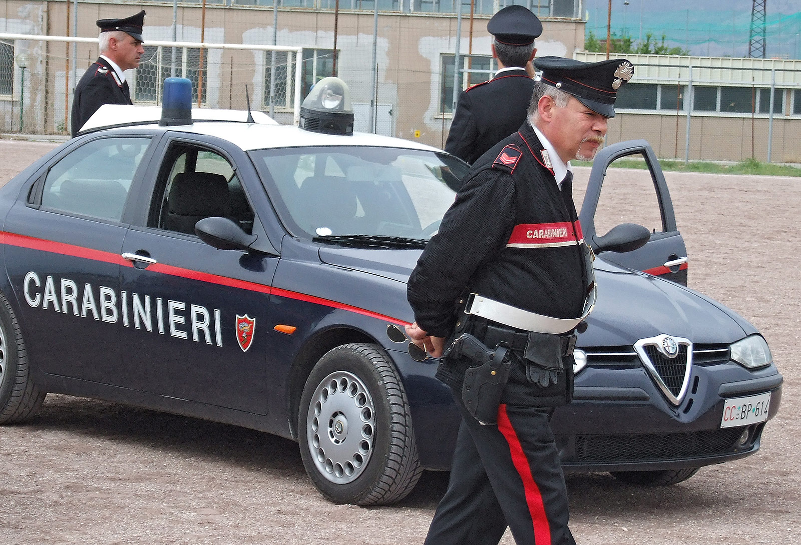  Castello di Cisterna, ruba pannelli d’alluminio dalla dismessa piscina comunale: arrestato