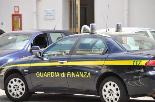  Vico Equense, imprenditore evade il fisco per 1.5 mln di euro: sequestrati due immobili
