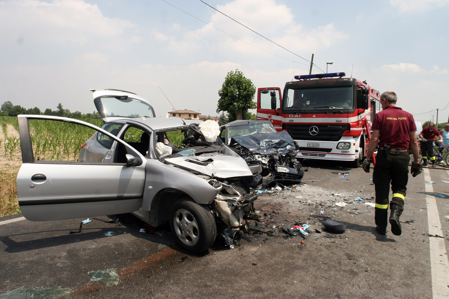  Montesarchio, scontro frontale tra due auto: 1 morto e 3 feriti il bilancio