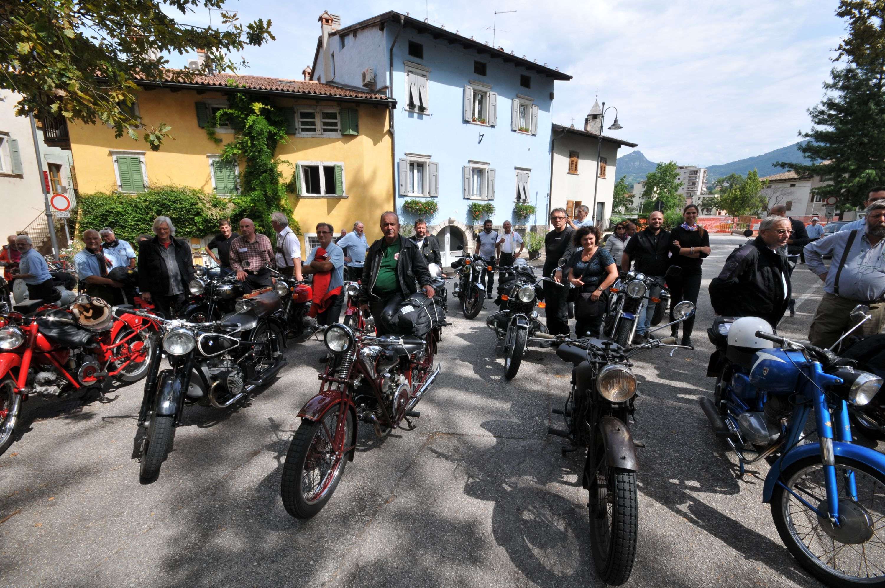  Oltre trenta moto d’epoca per la sesta edizione della MotoDolomitica – FOTO