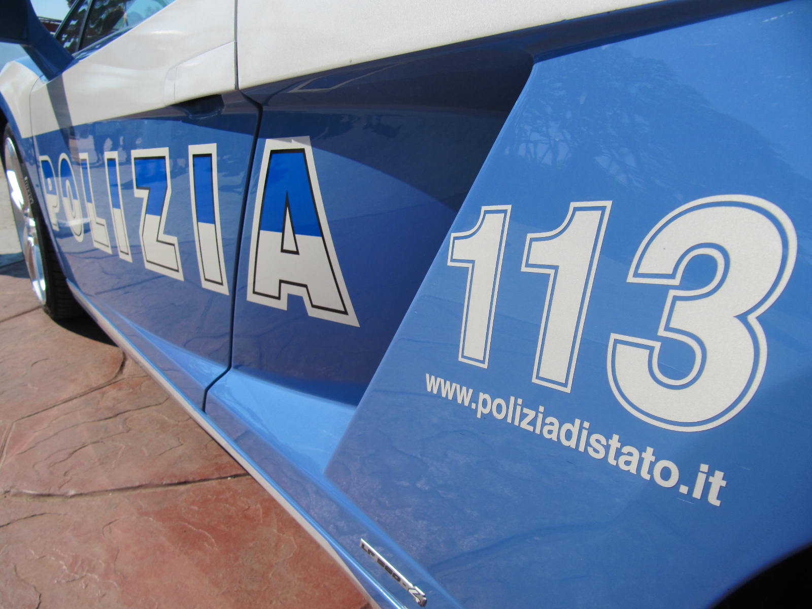  Castellammare di Stabia, uno scippo e una rapina in un solo giorno: arrestato 26enne dopo inseguimento