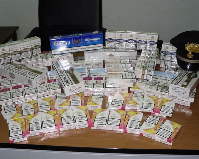  Casoria, carabinieri arrestano uomo che in casa nascondeva 3.800 pacchetti di sigarette di contrabbando