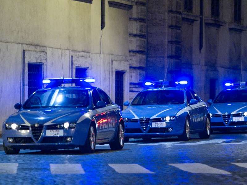  Fuorigrotta, coppia aggredita in piazza Gabriele D’Annunzio