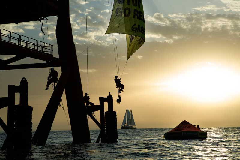  Greenpeace ancora occupata la piattaforma Prezioso di ENI Mediterranea Idrocarburi