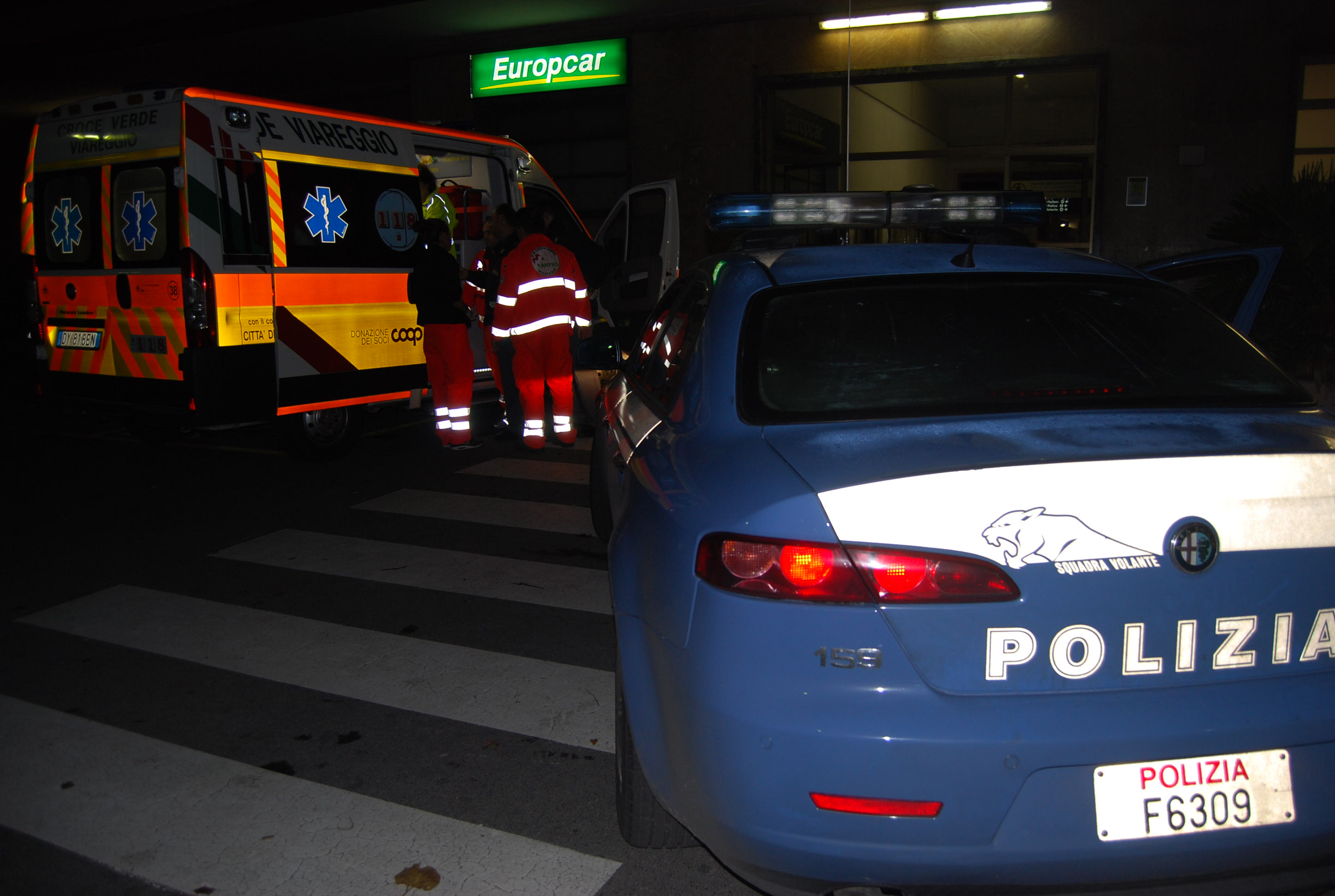  Pestaggi, rapine e colpi d’arma da fuoco, notte di violenze a Napoli: 5 feriti