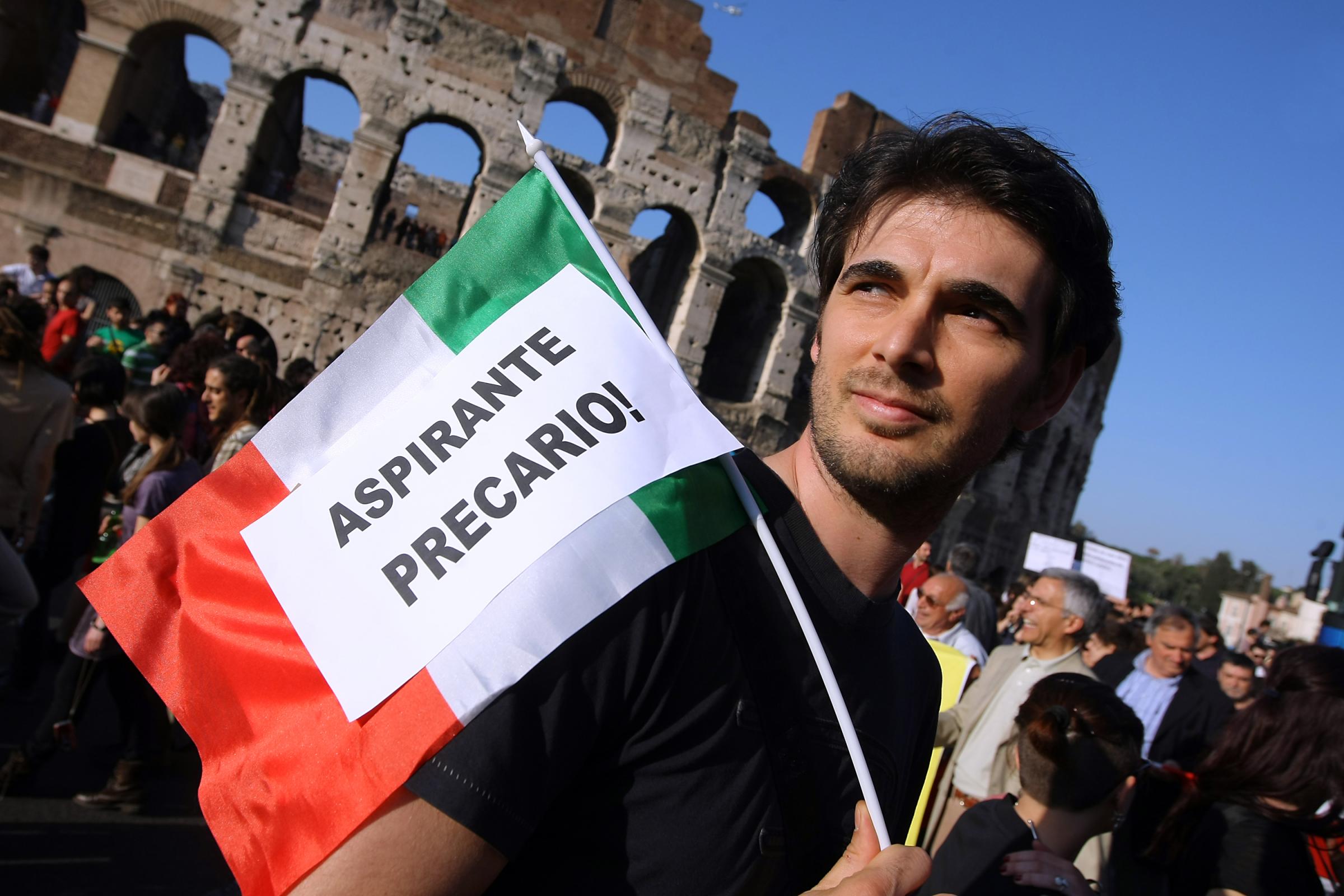  Meno della metà dei giovani italiani punta al posto fisso