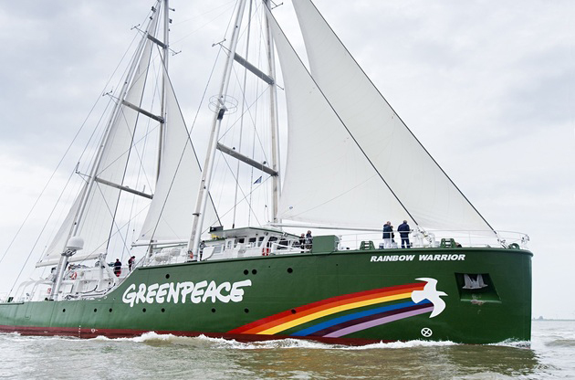  Torna la Rainbow Warrior di Greenpeace contro decreto sblocca trivelle di Renzi