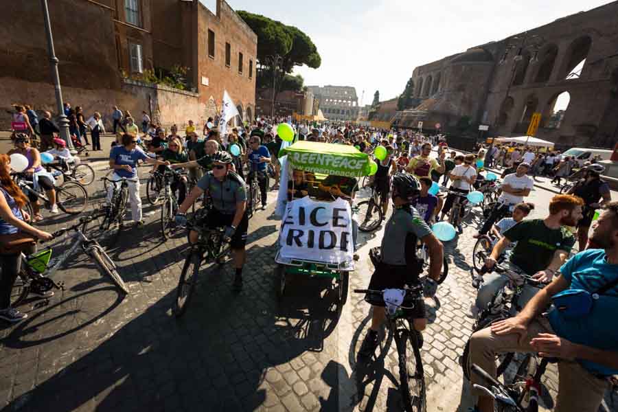  Greenpeace, in migliaia in bicicletta per salvare l’artico, da Roma a Buenos Aires