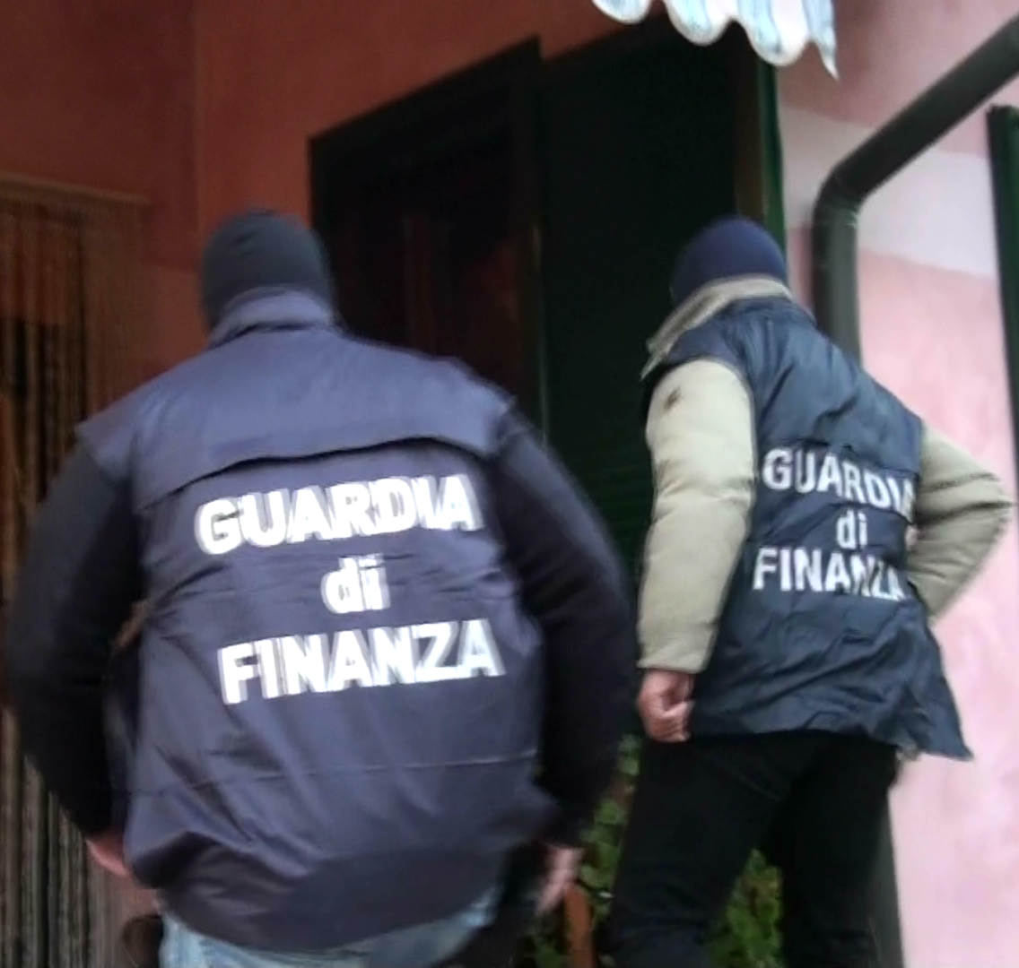  Camorra, estorsioni: in manette 5 giovani affiliati al clan Mazzarella – VIDEO