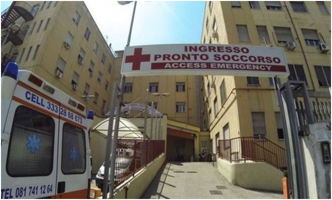  Tragedia in ospedale a Napoli: paziente si butta dalla finestra e muore