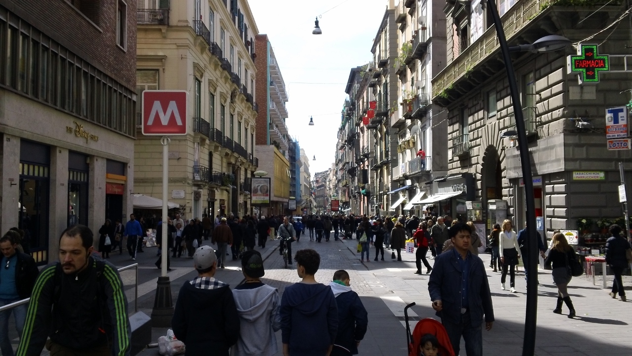  Napoli, i Centri sociali scioperano contro i negozi in franchising