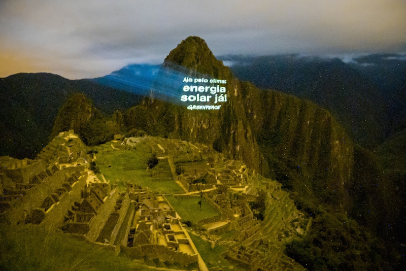  Greenpeace,  “Act for climate! Go solar!” sul Monte Wayna Pikchu – FOTO