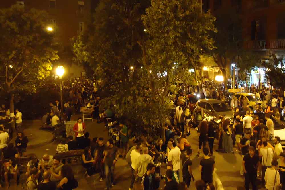  Napoli, piazza Bellini: 28enne va in escandescenza ed aggredisce due poliziotti