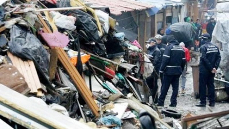  Napoli, blitz della polizia municipale nei campi rom della zona est: decine di denunce