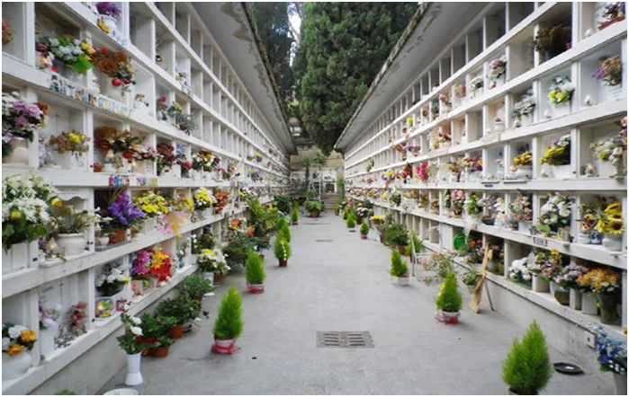 Ladri in cimitero irpino: rubati 400 portafiori di rame