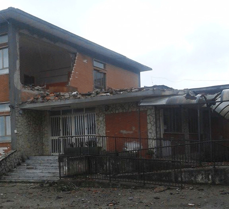  Maltempo: tromba d’aria sventra il tetto di una scuola a Fontegreca