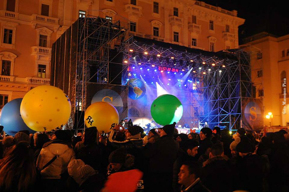  Capodanno, a Salerno per Rocco Hunt ed Emma migliaia in piazza nonostante il freddo