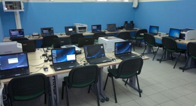  Ladri saccheggiano la scuola media di Baronissi, rubati 25 computer