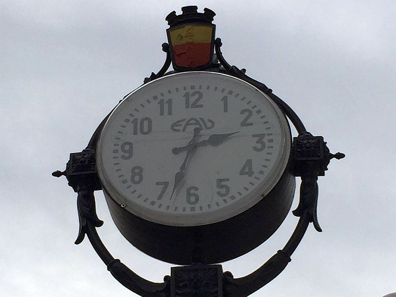 Vomero: L’orologio di piazza Vanvitelli dà i numeri