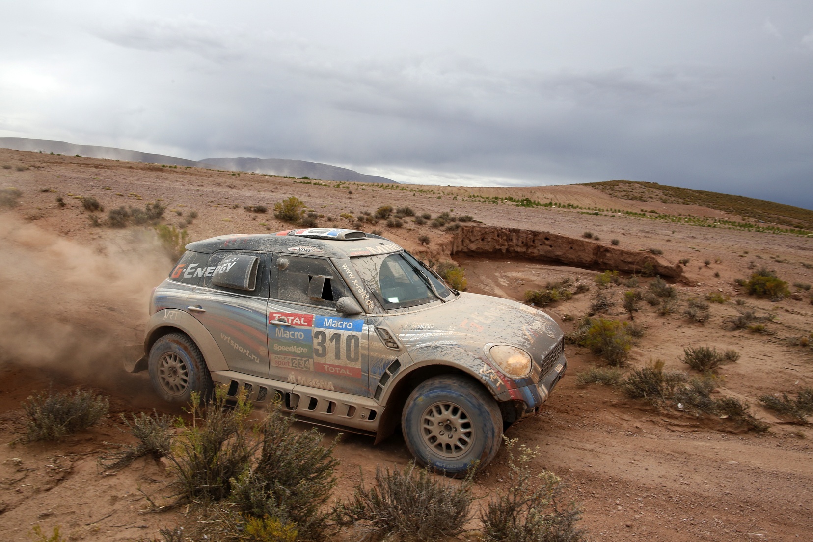  Mini al 2015 Dakar Rally: Nasser Al-Attiyah difende la sua posizione nella classifica generale