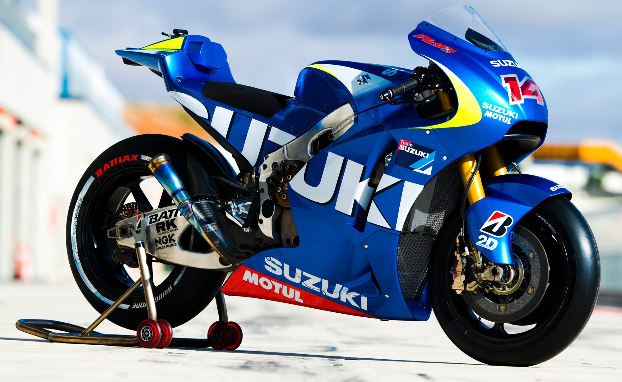  Suzuki lancia la sfida al Moto GP 2015, il documentario – VIDEO