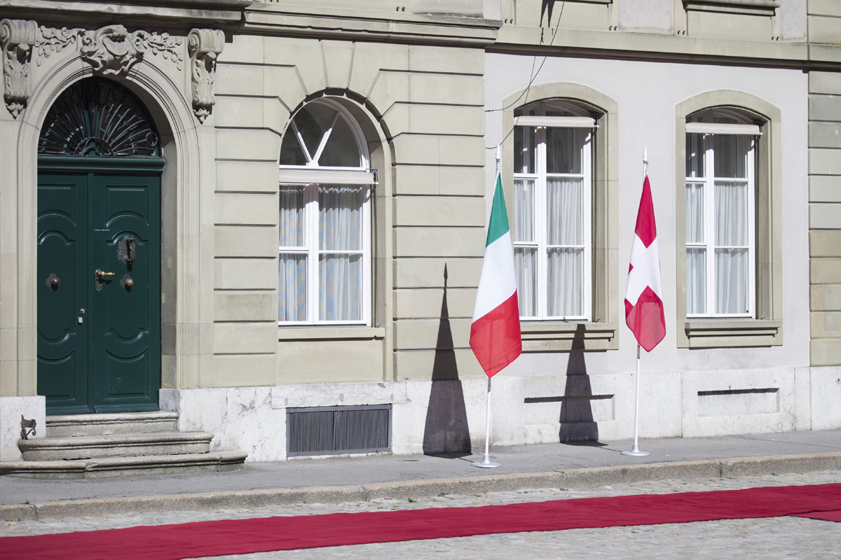  Fisco: Italia e Svizzera firmano l’accordo sullo scambio d’informazioni: addio al segreto bancario