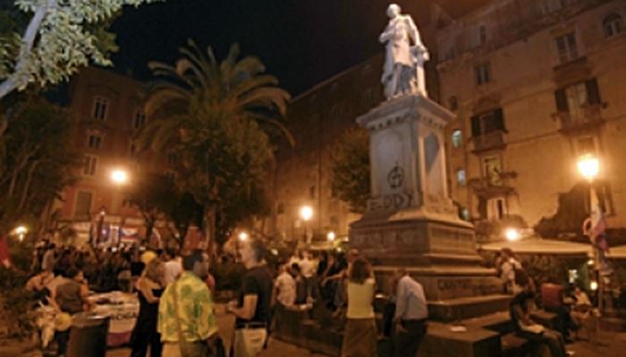  Napoli, controlli, arresti e verbali durante la movida al centro storico: fermati 3 parcheggiatori abusivi