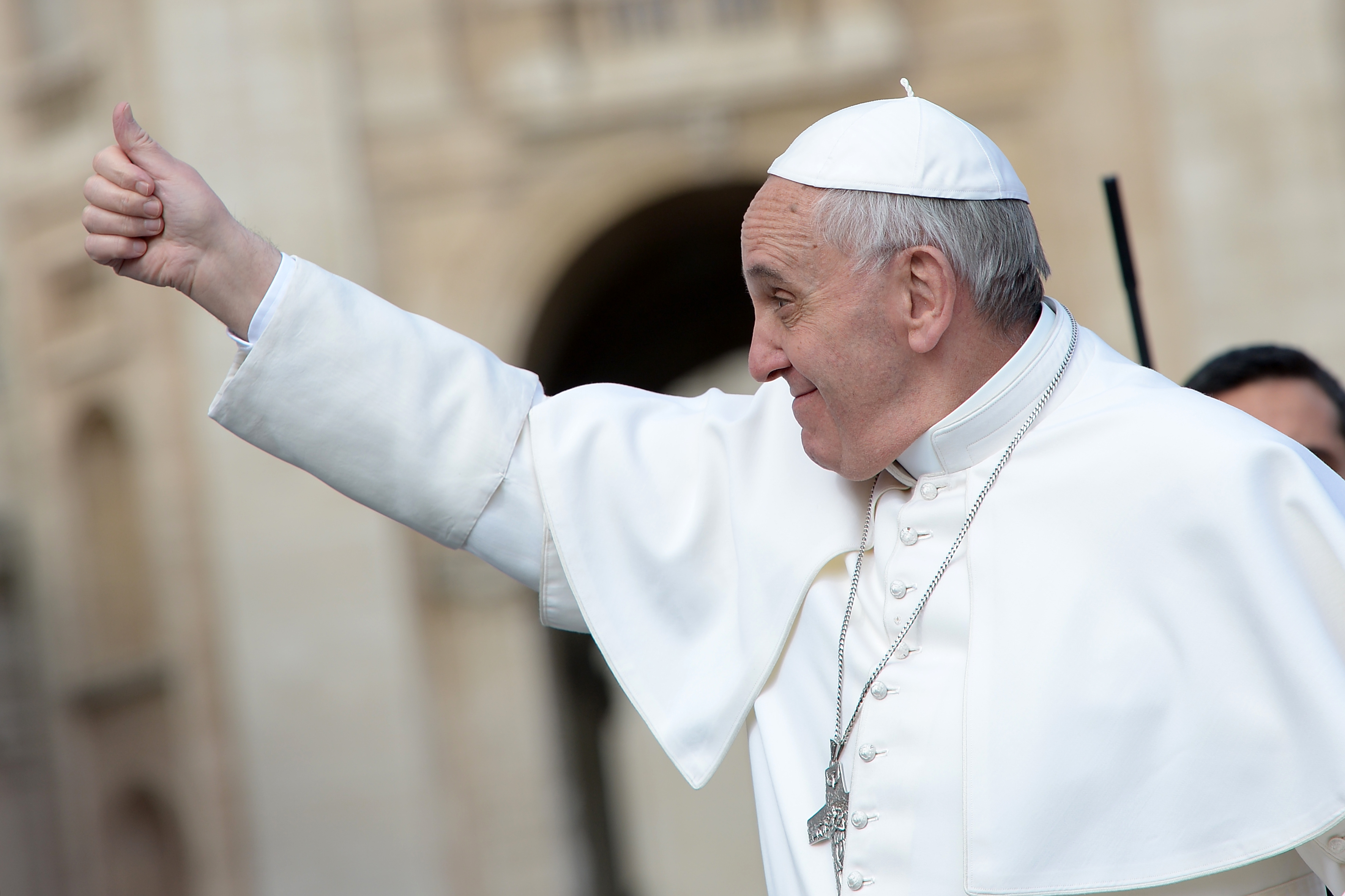 Visita del Papa a Napoli, De Magistris: “trasporto pubblico gratis tutto il giorno”