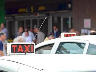  Napoli, scoperto taxi abusivo nella  zona del lungomare: multa e sequestro dell’auto