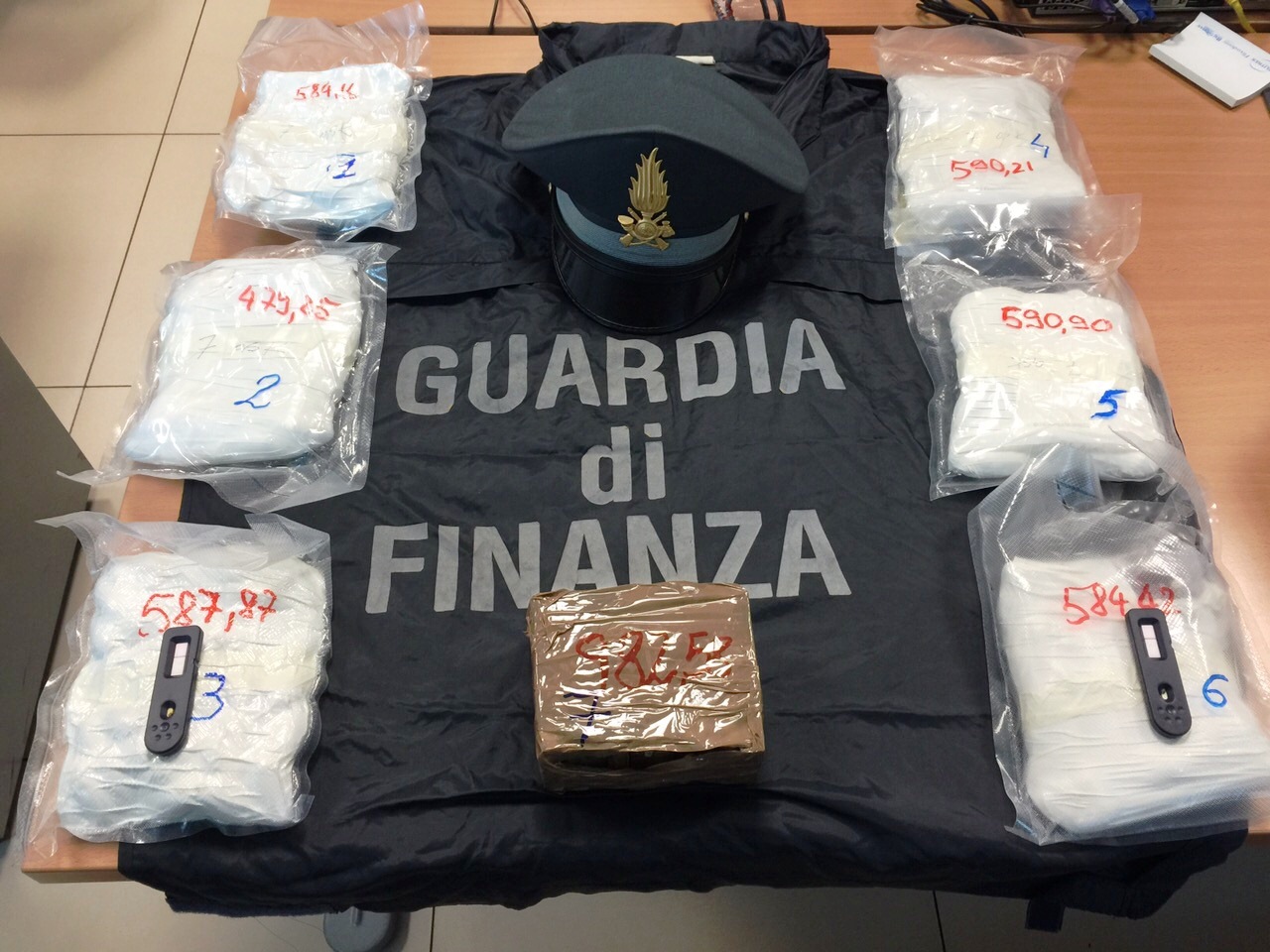  Trento, corriere arrestato alla stazione ferroviaria di Mori con 4 kg di hashish