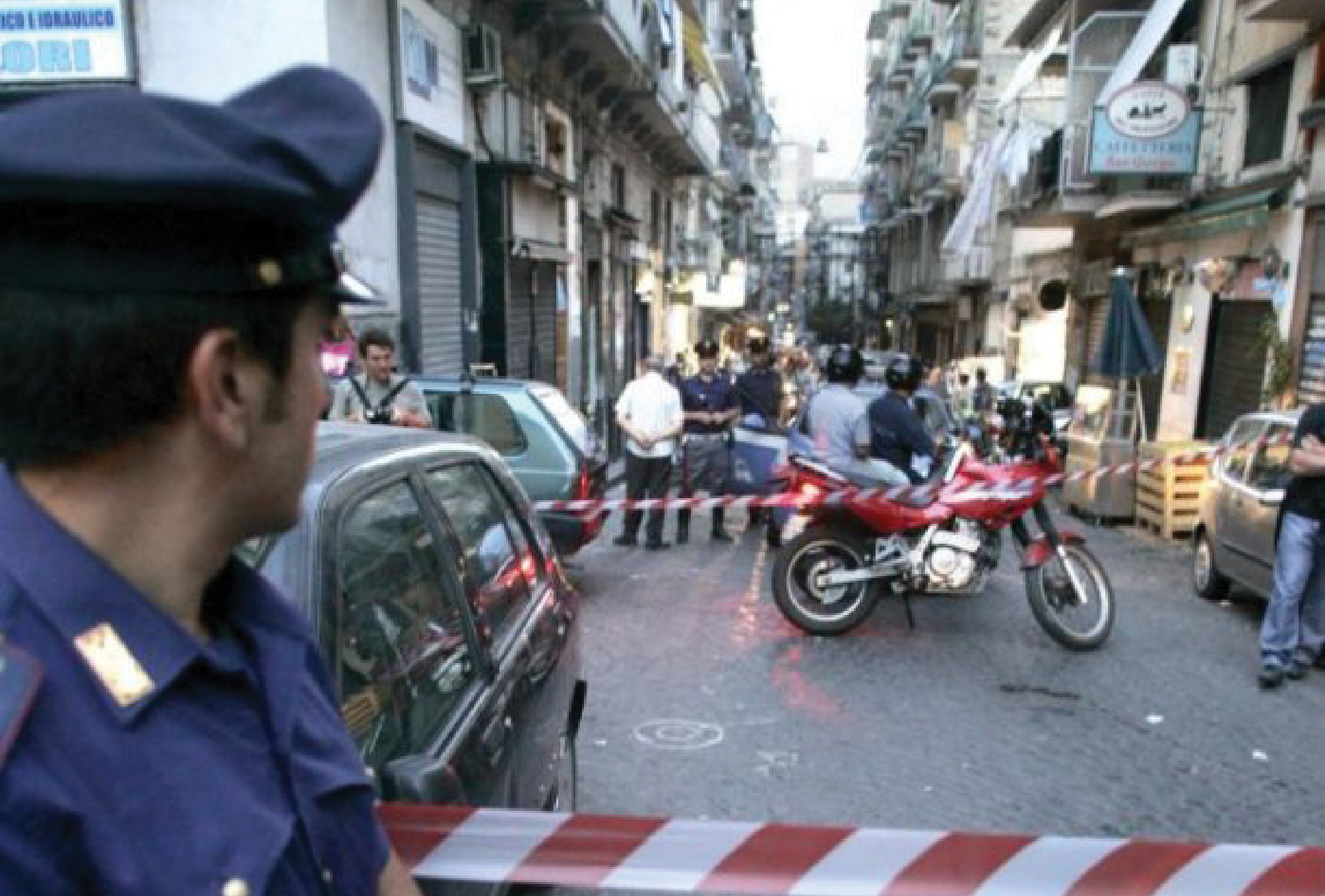  Forcella, Polizia e Carabinieri contro i clan Ferraiuolo – Stolder – Del Prete: 50 arresti