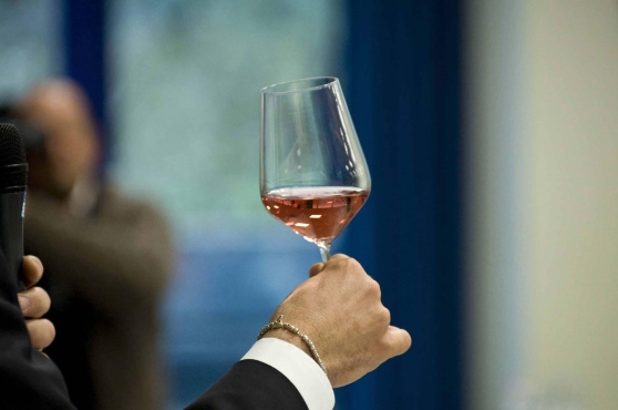  Non era mai arrivato così tanto vino straniero in Italia come nel 2014