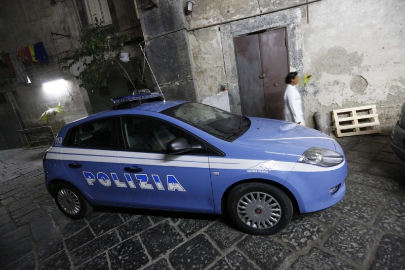  Napoli, sorpresi a rubare in un cantiere edile in via Marina dei Gigli: 4 persone fermate