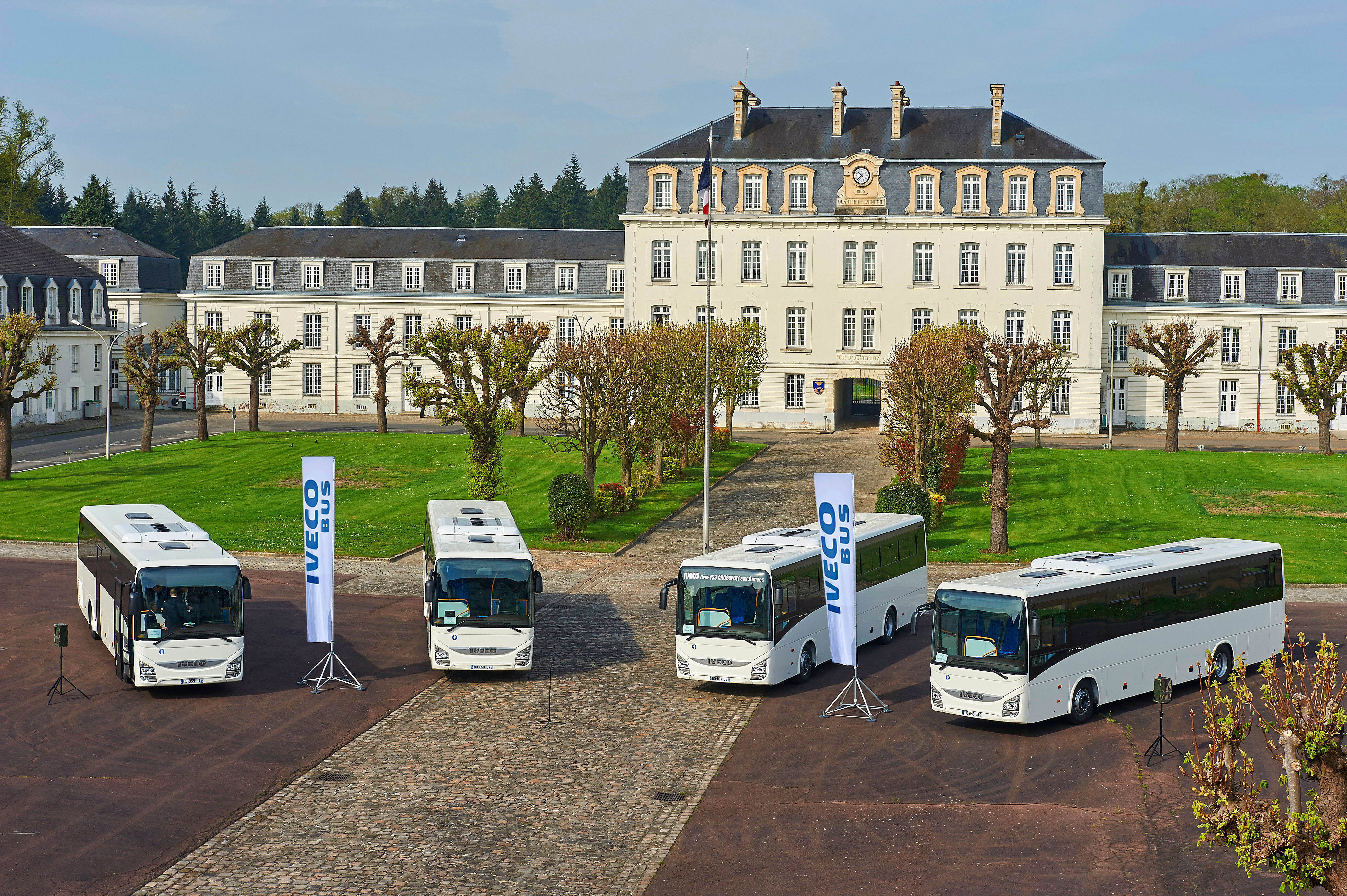  Iveco Bus, brand CNH Industrial, consegna più di 150 autobus al Ministero della Difesa francese