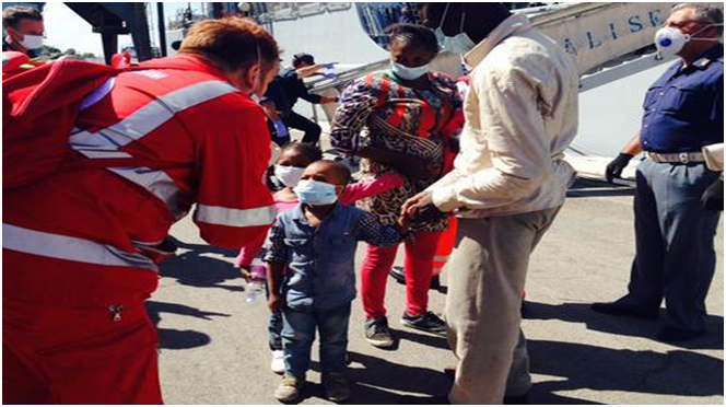  Immigrazione: attracca a Napoli nave Foscari,sbarcano in  circa  600