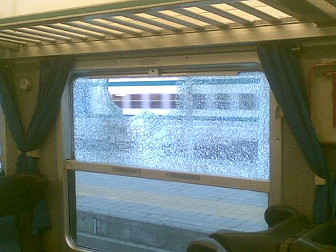  Scafati, lancio di sassi contro un treno diretto a Napoli