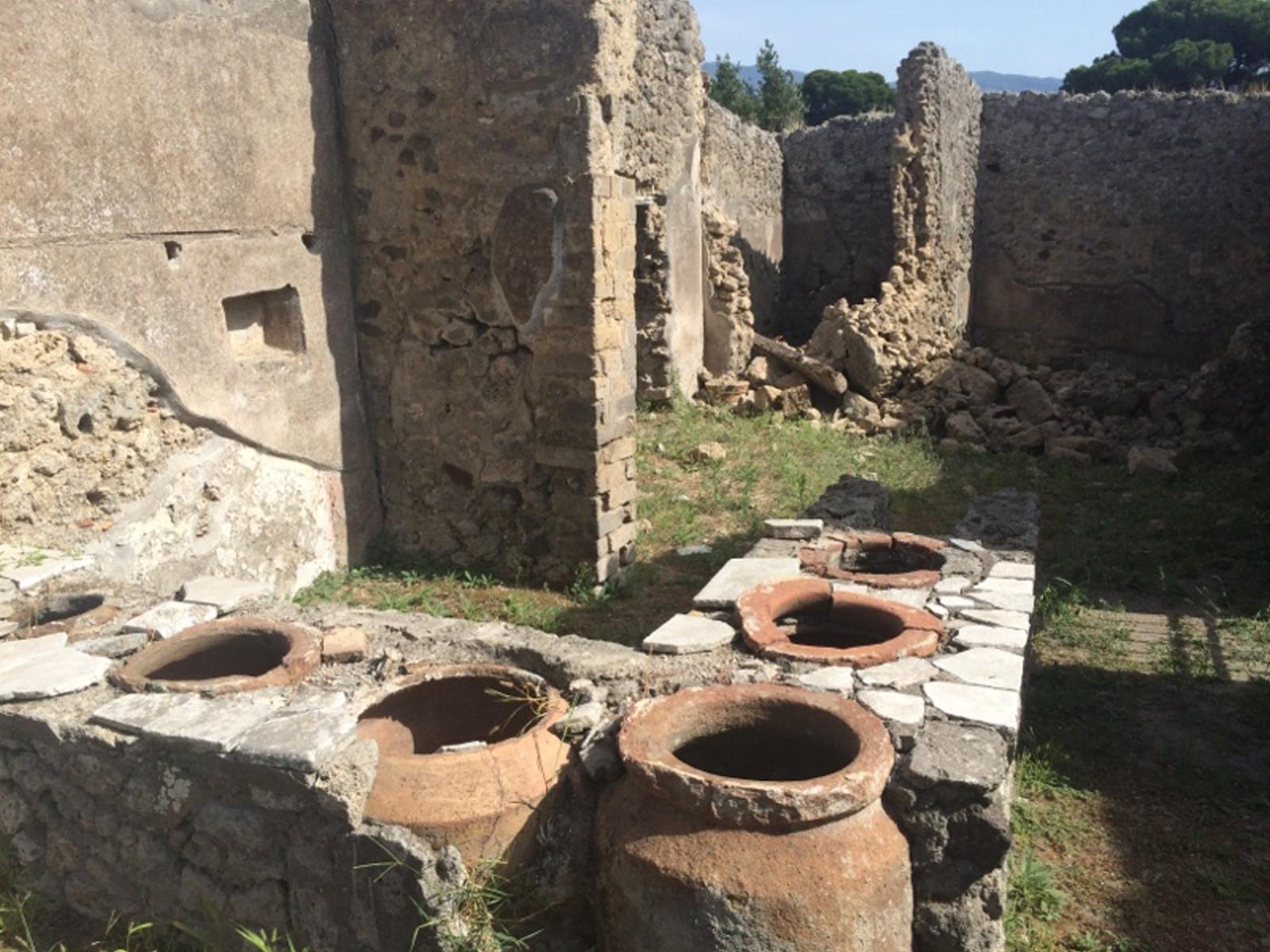  Pompei, scopeprto un crollo alla Caupona di Demetrius e Helpis Afra