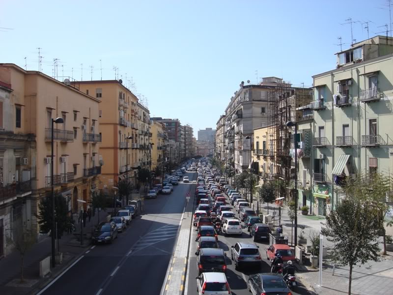  Napoli, sorpresi a svaligiare una palestra in via Arenaccia: due 29enni in manette