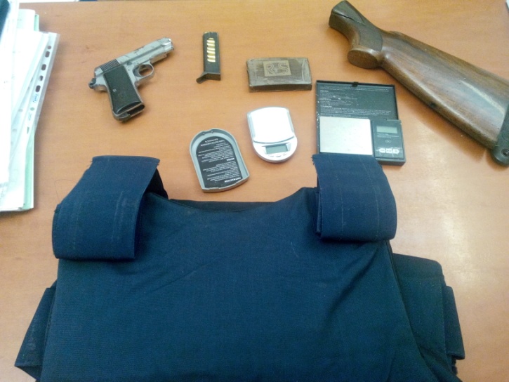  Acerra, arma con colpo in canna in un deposito attrezzi in Via Masseria Largo Ingegno: arrestato 23enne