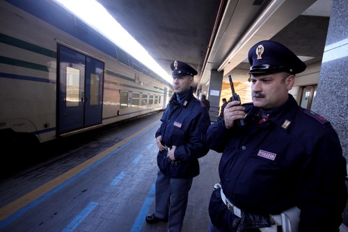 Controlli della Polfer alla Stazione Centrale di Napoli: 2 persone in manette